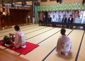 茶道の講師 益田宗恵先生、益田宗佳先生他社中の皆様によりお茶がたてられました