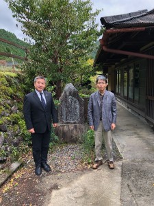 保存管理をなさっている小林家末裔の久保一陽さまと一緒に