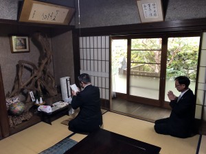 祝詞をあげられる管長台下