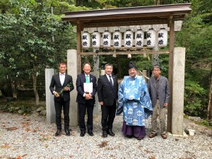 日本最古の若宮八幡宮である川上若宮八幡宮に参拝し岡野宮司に面会しました