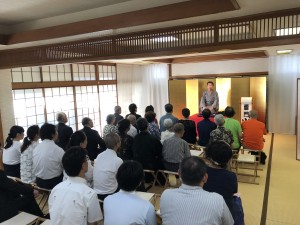 儀式殿で富士塚寄席を開席しました。