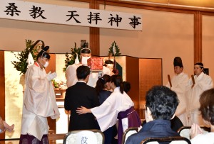 参列者は管長台下より天拝を授かりました