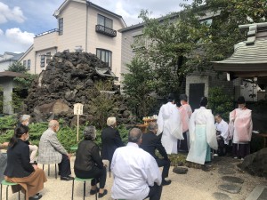 扶桑富士塚・八大龍王権現社祭を曾我修教参元が斎主を勤め斎行いたしました