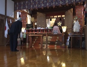 秋季報元大祭本殿祭にて全国から寄せらた奉賛目録が管長台下により奉献されました